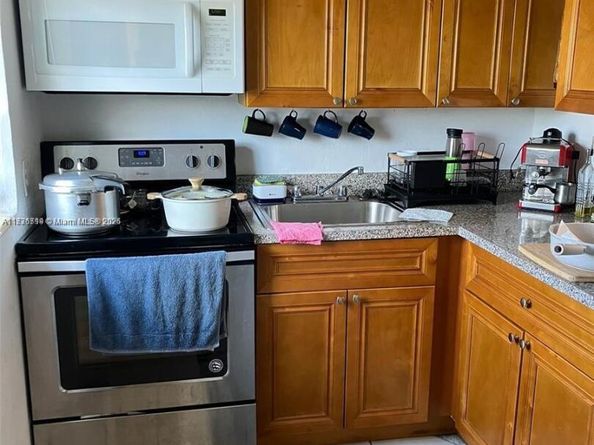 383 E 4th Ave 8, Hialeah FL 33010