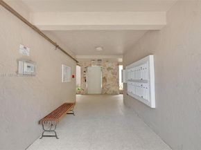 605 Ives Dairy Rd 3057, Miami FL 33179