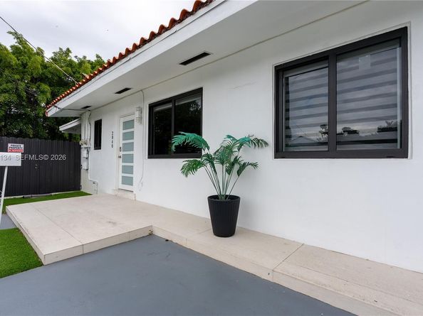 2840-2842 NW 13th St, Miami FL 33125
