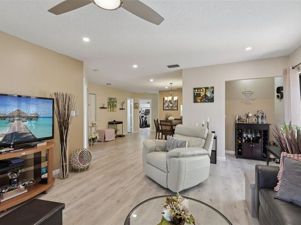 4702 Satinwood Trl, Coconut Creek FL 33063