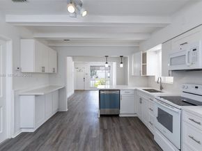 132 SW 2nd Ave, Hallandale Beach FL 33009