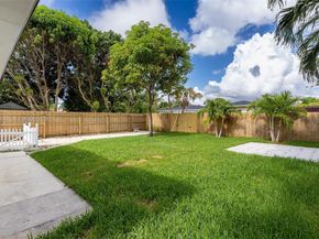 132 SW 2nd Ave, Hallandale Beach FL 33009