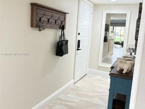 437 Lakeview Dr 104, Weston FL 33326