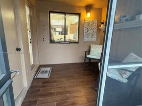 437 Lakeview Dr 104, Weston FL 33326