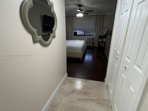 437 Lakeview Dr 104, Weston FL 33326