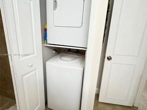 437 Lakeview Dr 104, Weston FL 33326