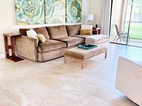 437 Lakeview Dr 104, Weston FL 33326