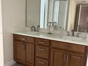 437 Lakeview Dr 104, Weston FL 33326