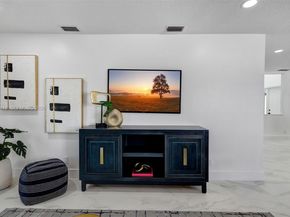 104 Wedgewood Lks S, Green Acres FL 33463