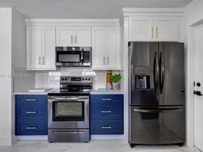 104 Wedgewood Lks S, Green Acres FL 33463