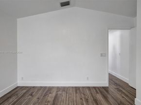 104 Wedgewood Lks S, Green Acres FL 33463