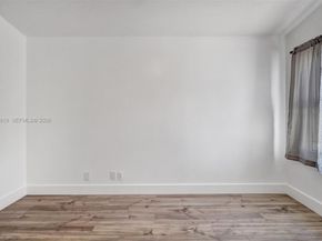 104 Wedgewood Lks S, Green Acres FL 33463