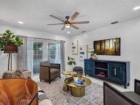 104 Wedgewood Lks S, Green Acres FL 33463