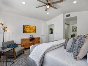 104 Wedgewood Lks S, Green Acres FL 33463