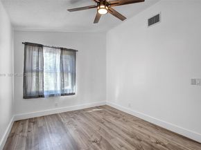 104 Wedgewood Lks S, Green Acres FL 33463