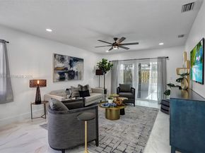 104 Wedgewood Lks S, Green Acres FL 33463