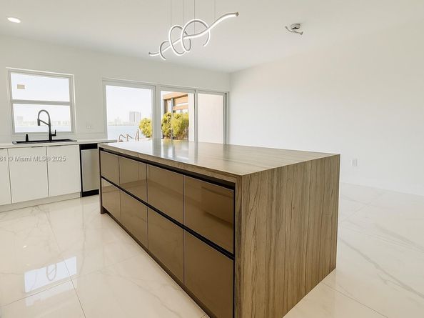 Undisclosed Address #A11854161, North Miami Beach FL 33160
