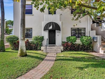 836 W 40th St