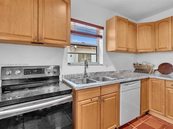 836 W 40th St, Miami Beach FL 33140