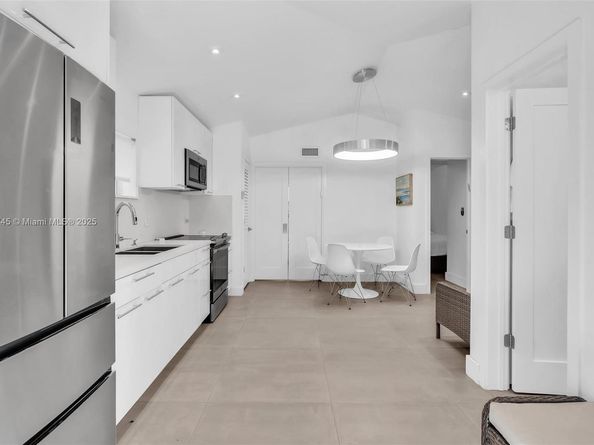 836 W 40th St, Miami Beach FL 33140