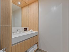 11 NE 6 2108, Miami FL 33132