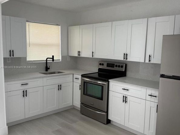 1000 W 28 St 16, Hialeah FL 33010