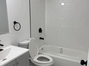 1000 W 28 St 16, Hialeah FL 33010