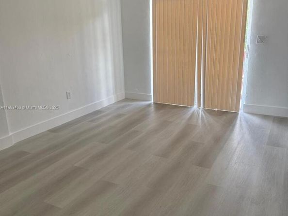1000 W 28 St 16, Hialeah FL 33010