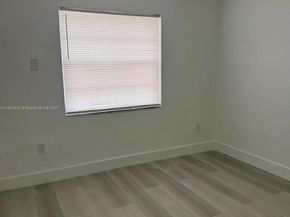 1000 W 28 St 16, Hialeah FL 33010