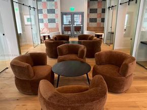 11 NE 6th St 1906, Miami FL 33132