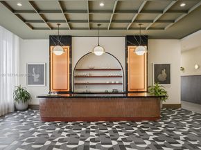 11 NE 6th St 1906, Miami FL 33132