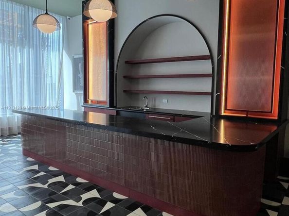 11 NE 6th St 1906, Miami FL 33132