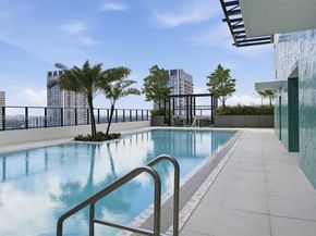 11 NE 6th St 1906, Miami FL 33132