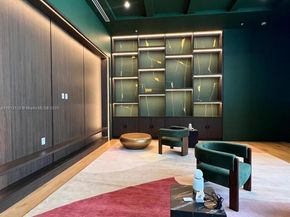 11 NE 6th St 1906, Miami FL 33132