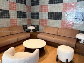 11 NE 6th St 1906, Miami FL 33132