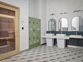 11 NE 6th St 1906, Miami FL 33132