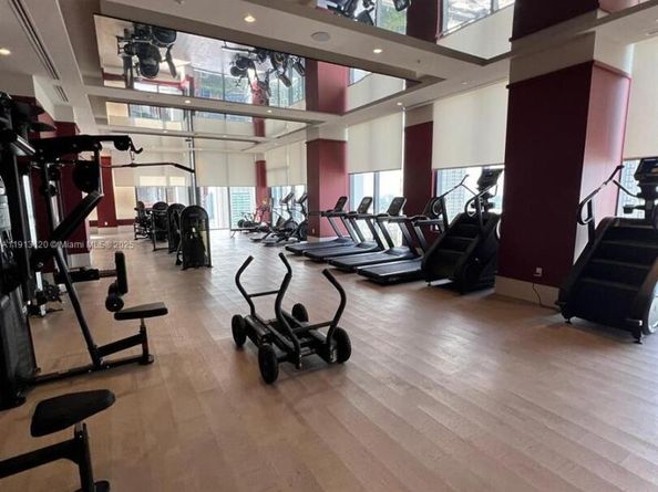 11 NE 6th St 1906, Miami FL 33132