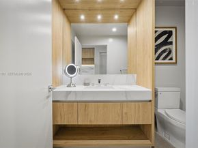 11 NE 6th St 1906, Miami FL 33132