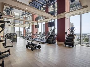 11 NE 6th St 1906, Miami FL 33132