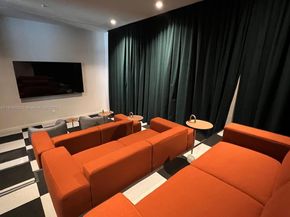 11 NE 6th St 1906, Miami FL 33132