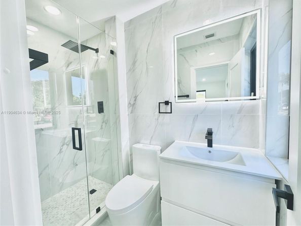 20 NE 135th St, North Miami FL 33161