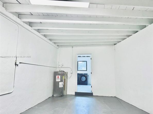 20 NE 135th St, North Miami FL 33161