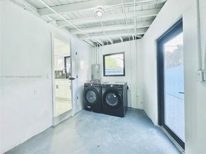 20 NE 135th St, North Miami FL 33161