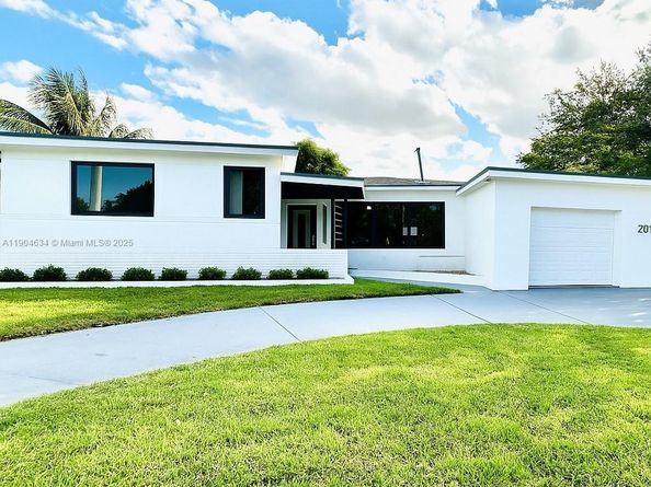 20 NE 135th St, North Miami FL 33161