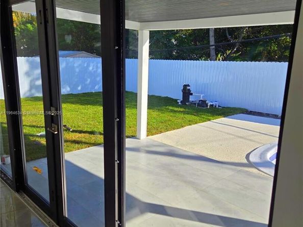 20 NE 135th St, North Miami FL 33161