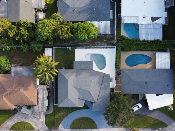 20 NE 135th St, North Miami FL 33161