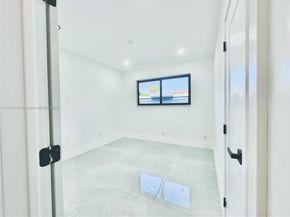 20 NE 135th St, North Miami FL 33161