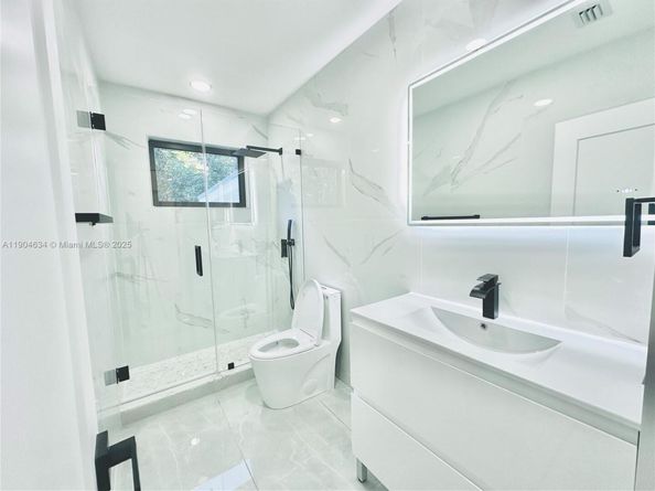 20 NE 135th St, North Miami FL 33161