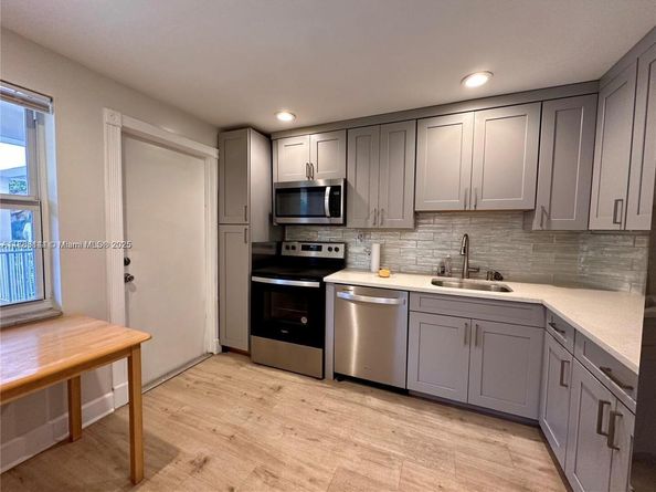 2601 S Course Dr 206, Pompano Beach FL 33069