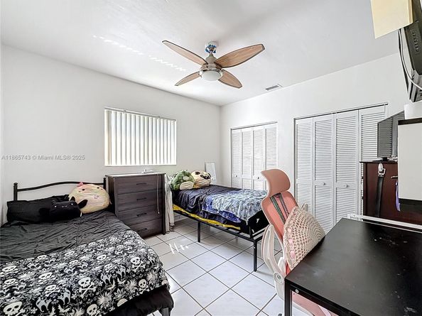 675 W 30th St, Hialeah FL 33012